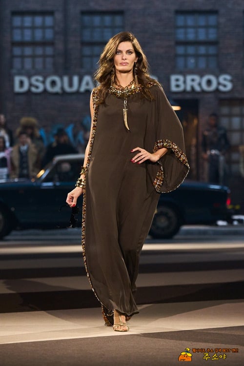 모델의 의상은 언제나 최고