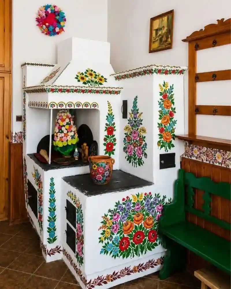90-year-old-czech-folk-artist-anežka-kašpárková-spent-v0-7u03yp54mw1h1.jpeg