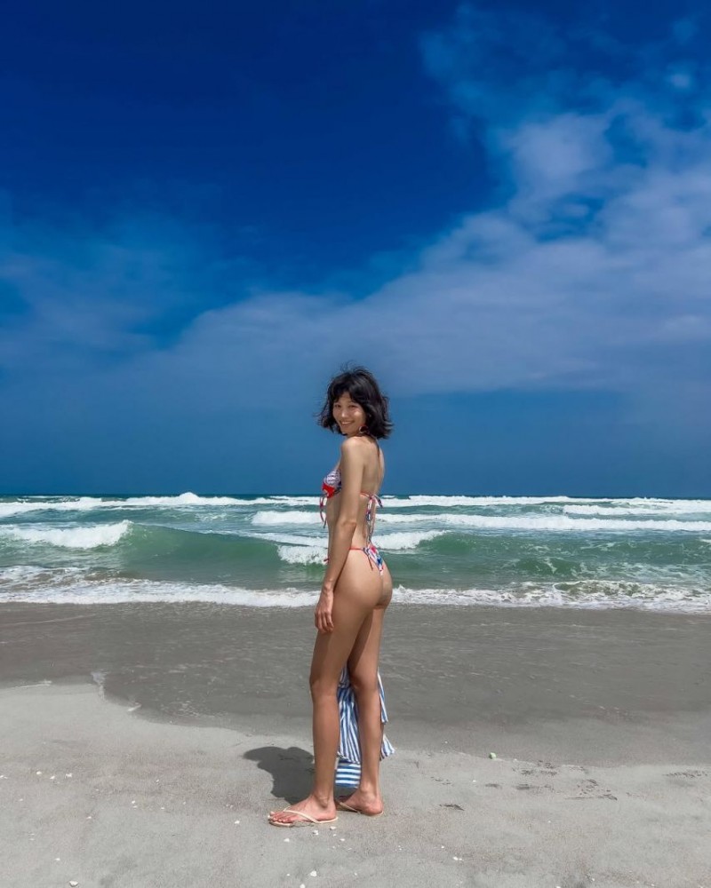 이희은 사장님 해변에서 비키니