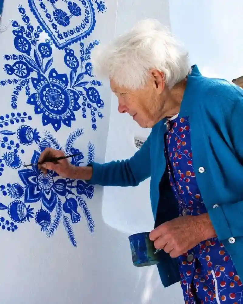 90-year-old-czech-folk-artist-anežka-kašpárková-spent-v0-57v6saq4mw1h1.jpeg