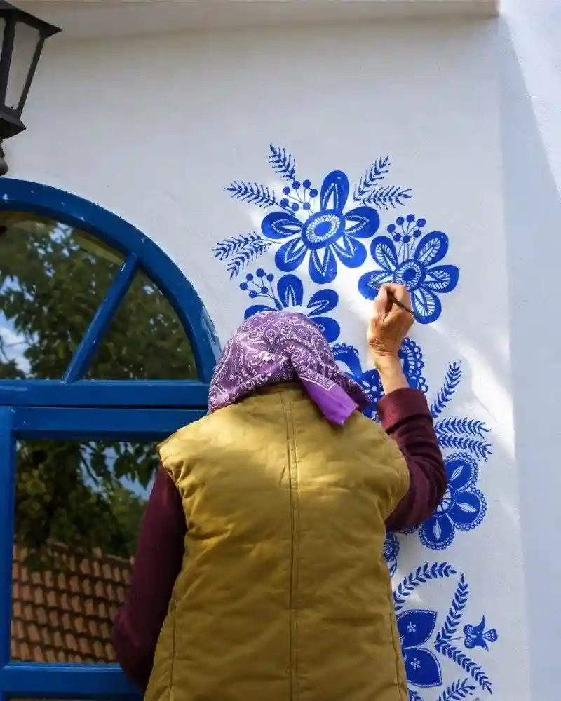 90-year-old-czech-folk-artist-anežka-kašpárková-spent-v0-dcv9jgw3mw1h1.jpeg