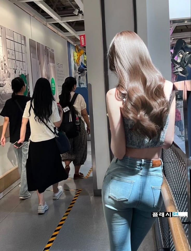 학교에서 이모습 은근 끌리더라