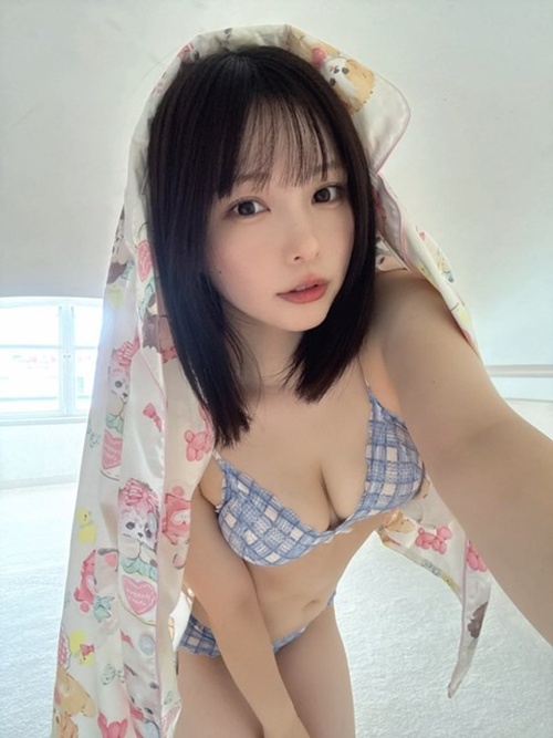 속옷 자랑 하는거냐