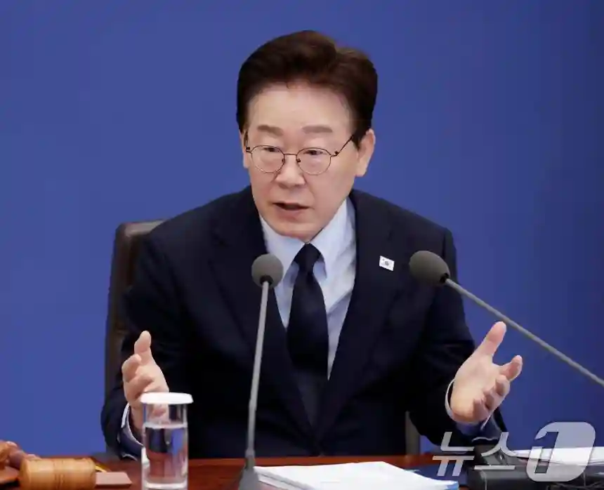 이재명 대통령이 6일 청와대에서 열린 제20회 국무회의 겸 제7차 비상경제점검회의에서 발언을 하고 있다. (청와대통신사진기자단) 2026.5.6 ⓒ 뉴스1 이재명 기자