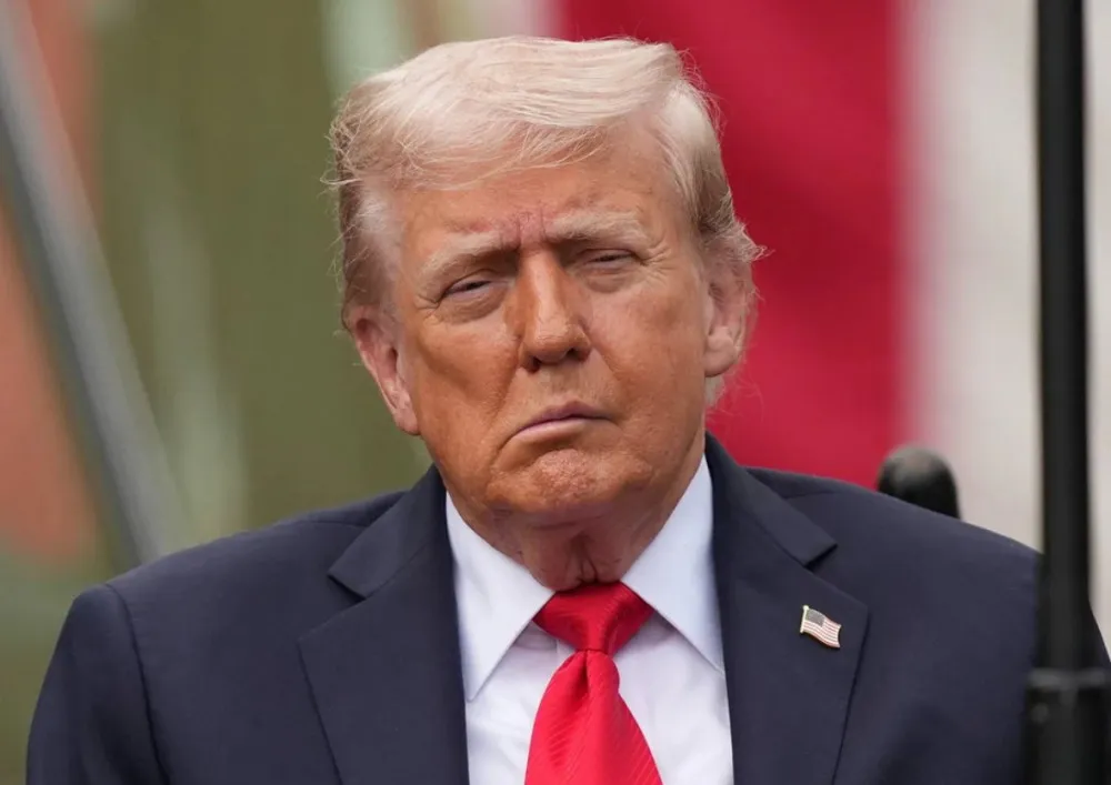 트럼프 안면 마비 의심 증세 관련 이미지