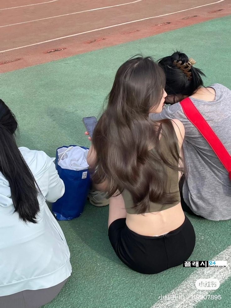 학교에서 이모습 은근 끌리더라