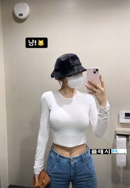 데이트는 무조건 흰티에 청바지