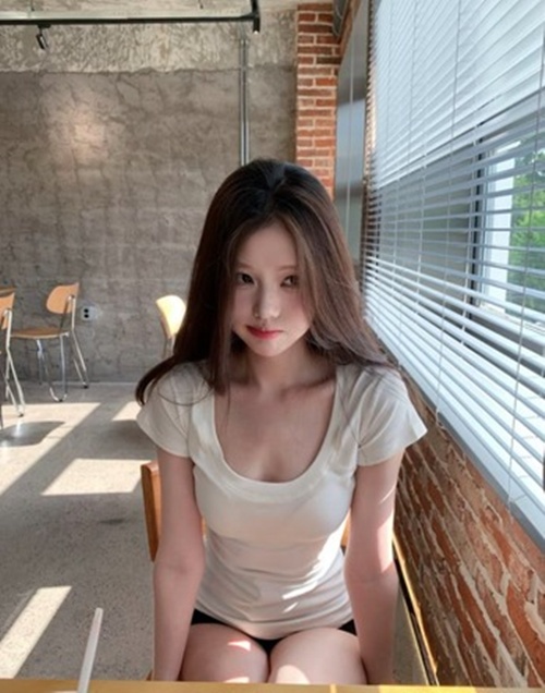 뭔가 더 야릇....