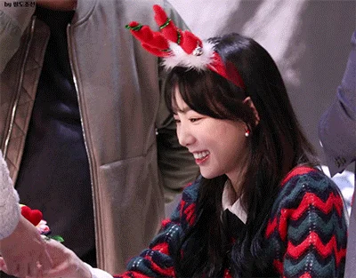 팬싸때 벚꽃 한송이를 태연에게 주면서 손 떨은 팬 관련 이미지 3