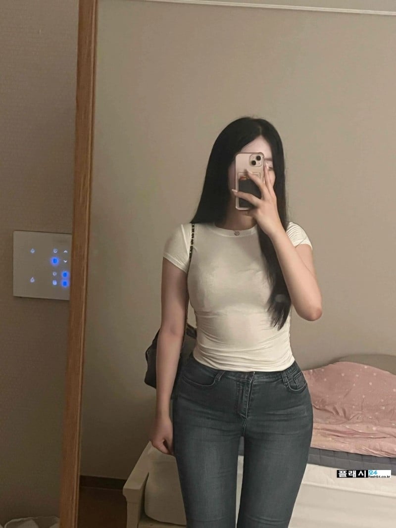 데이트는 무조건 흰티에 청바지