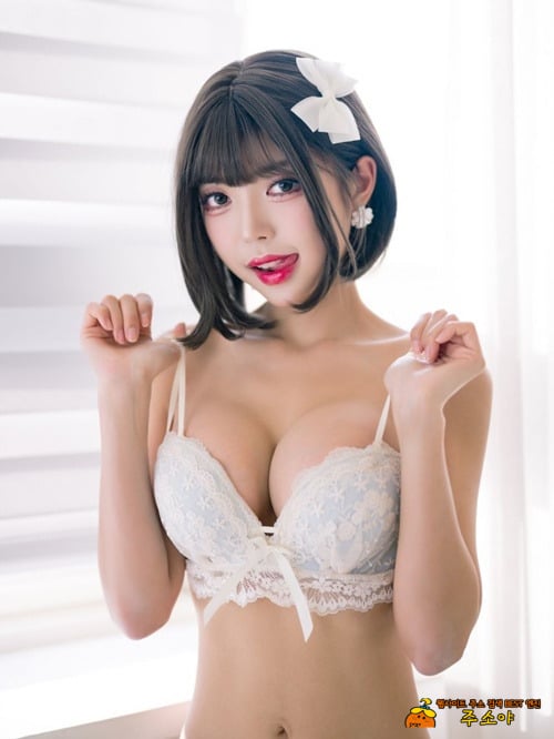 눈밑에 뭔짓을 한거여